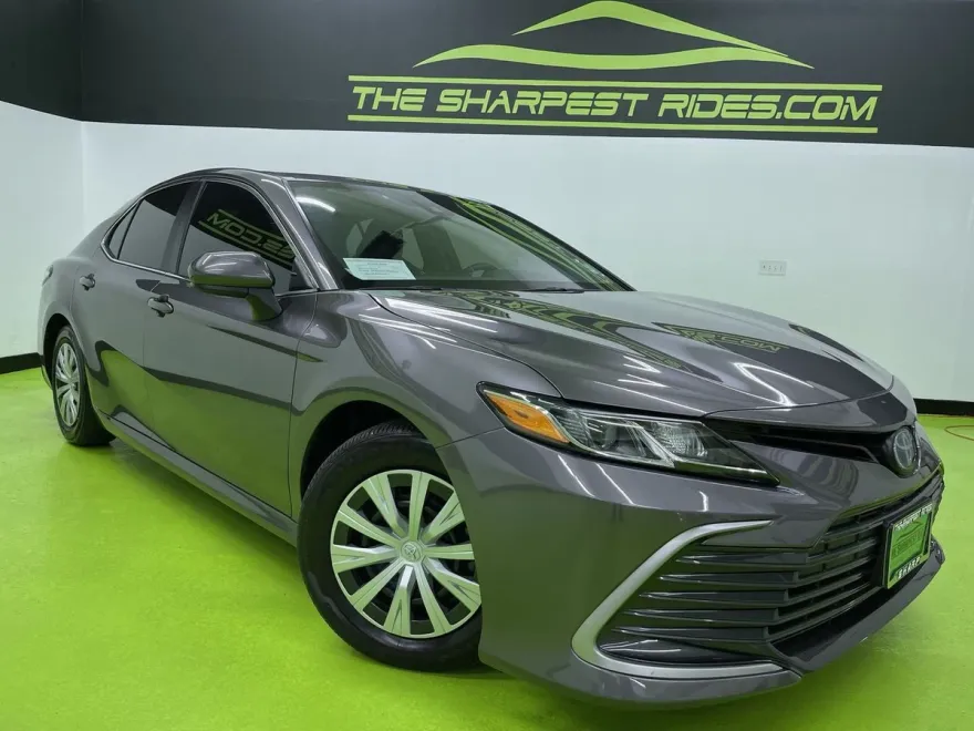 2023 Toyota Camry Hybrid LE photo 1