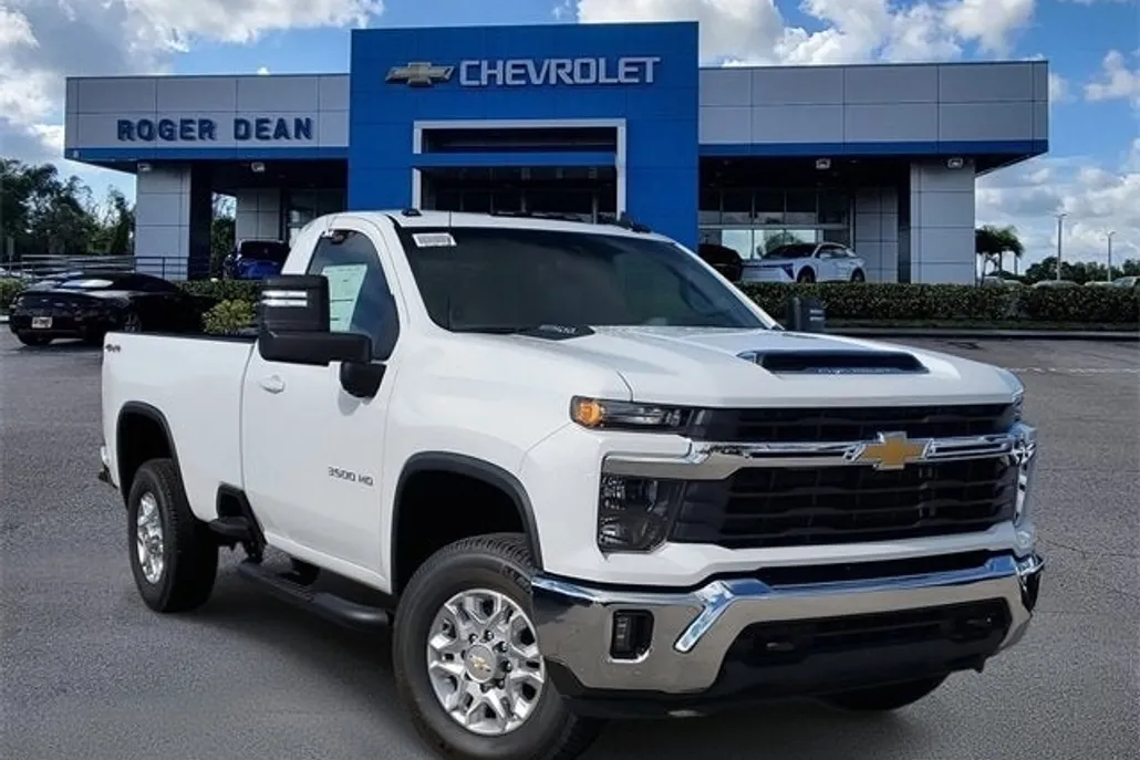 2025 Chevrolet Silverado 3500HD LT photo 1