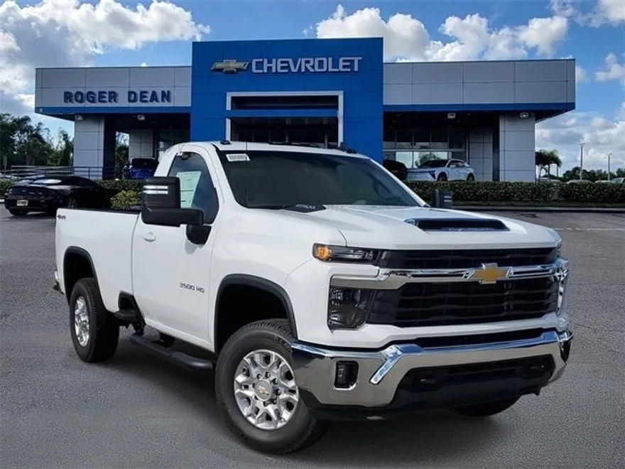 2025 Chevrolet Silverado 3500HD LT photo 1