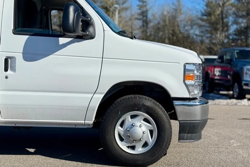 2025 Ford E-350 Base photo 1