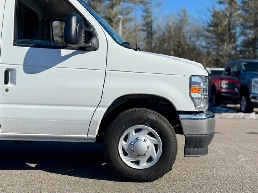 2025 Ford E-350 Base photo 1