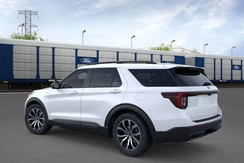 2025 Ford Explorer ST-Line photo 1