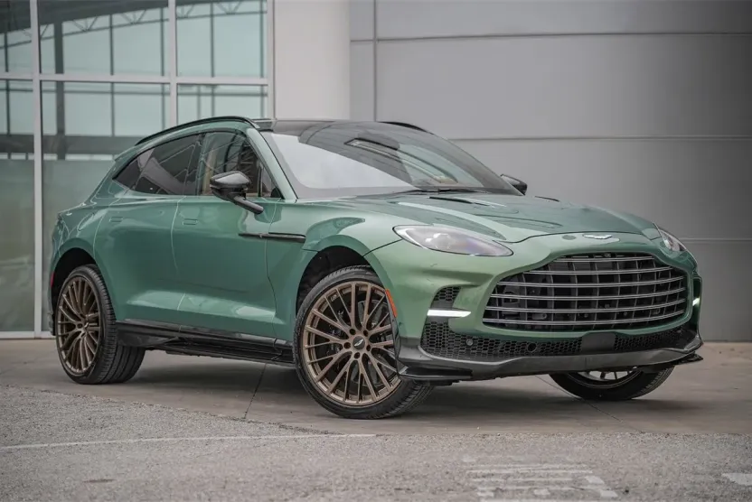 2025 Aston Martin DBX photo 1
