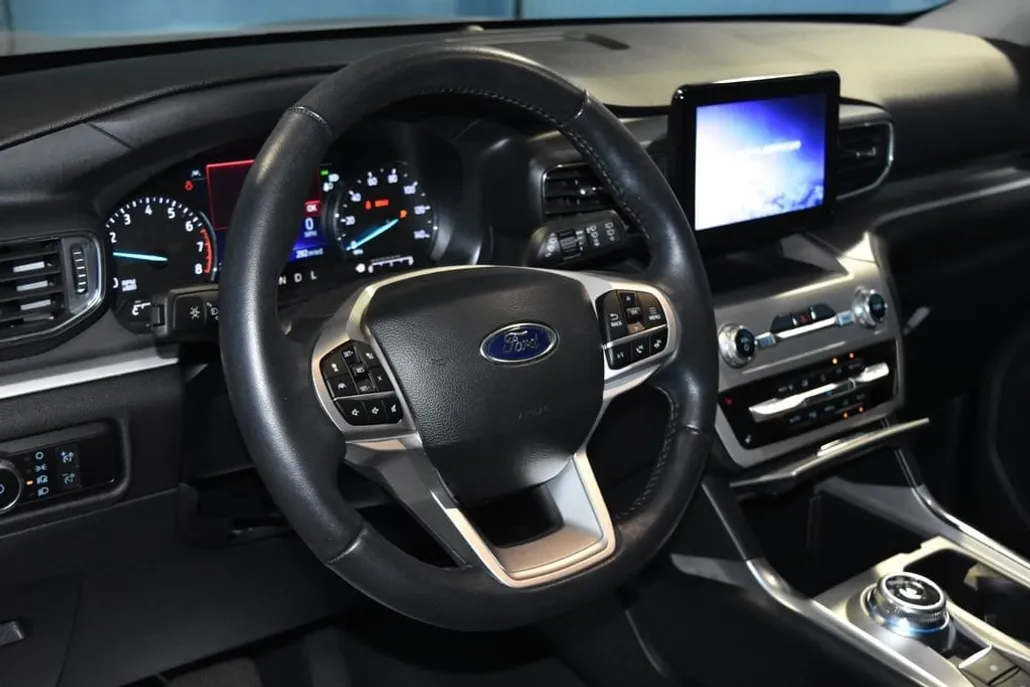 2022 Ford Explorer XLT Sport photo 1