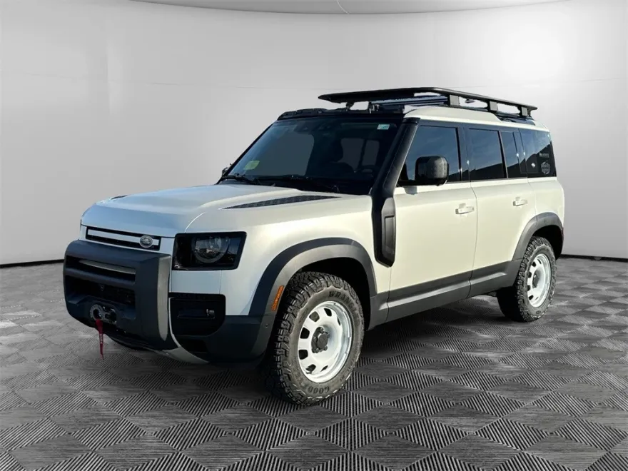 2024 Land Rover Defender 110 photo 1