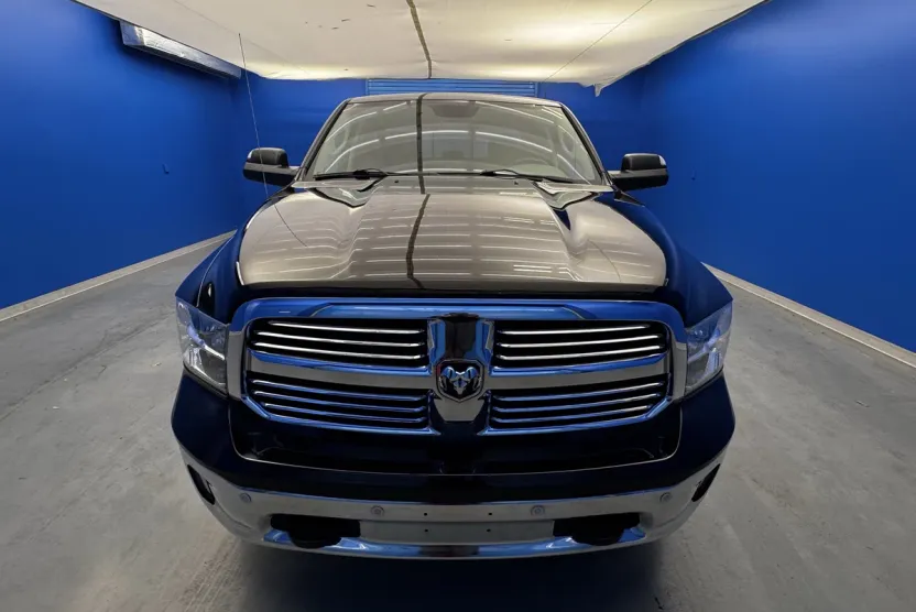 2015 Ram 1500 SLT photo 1