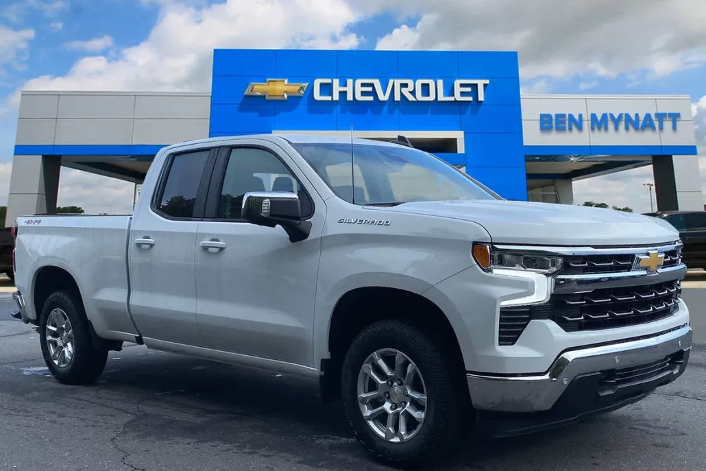 2025 Chevrolet Silverado 1500 LT photo 1