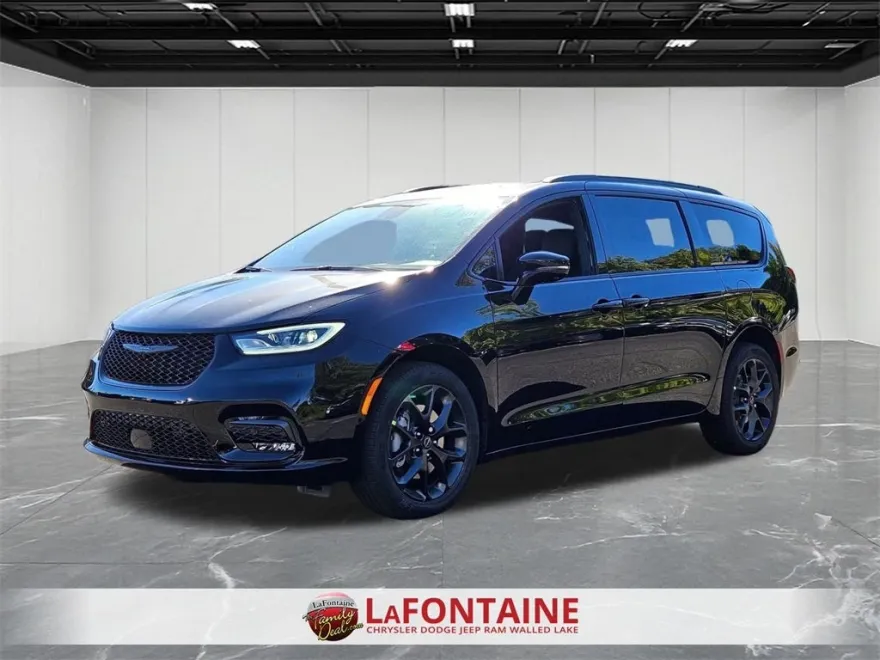 2026 Chrysler Pacifica Limited photo 1