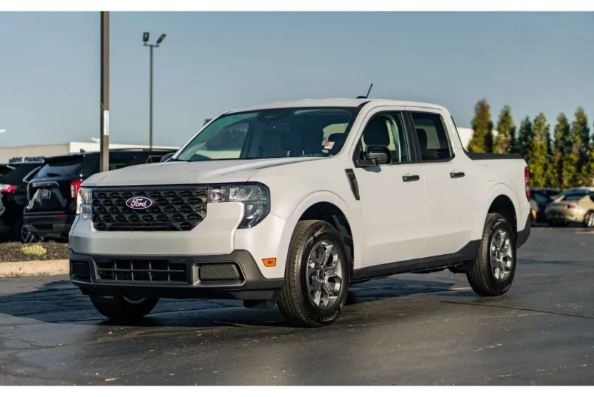 2025 Ford Maverick XLT photo 1