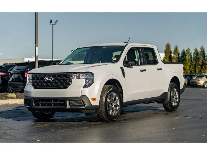 2025 Ford Maverick XLT photo 1