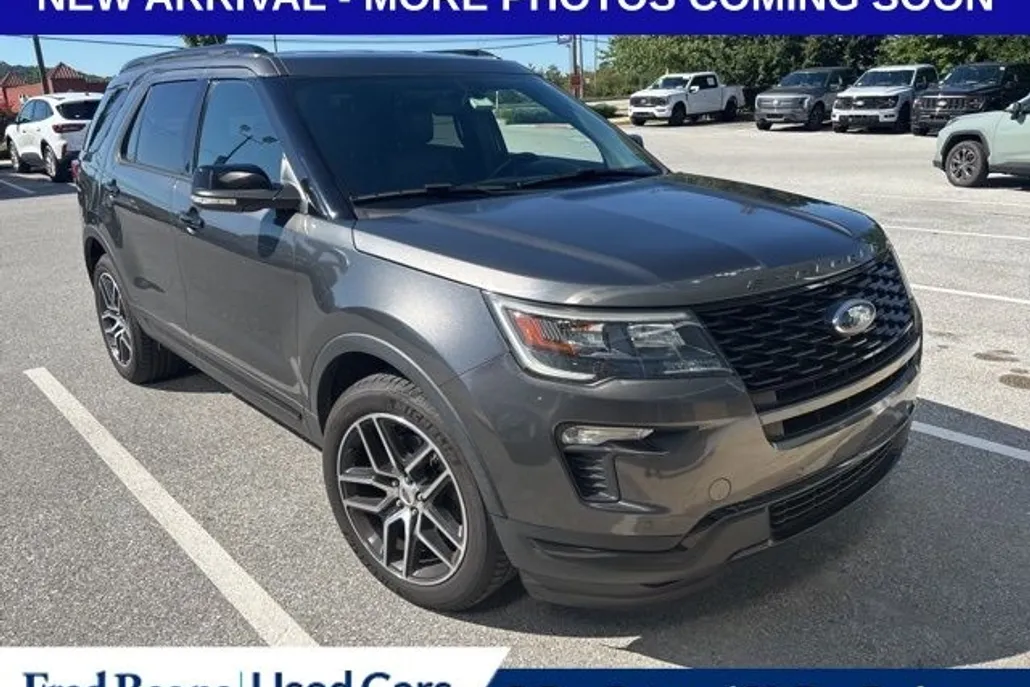2019 Ford Explorer Sport photo 1
