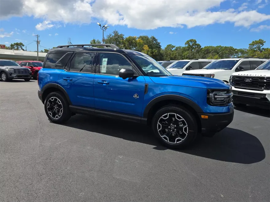 2025 Ford Bronco Sport Outer Banks photo 1