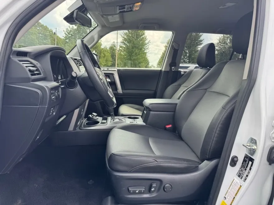 2024 Toyota 4Runner SR5 Premium photo 1