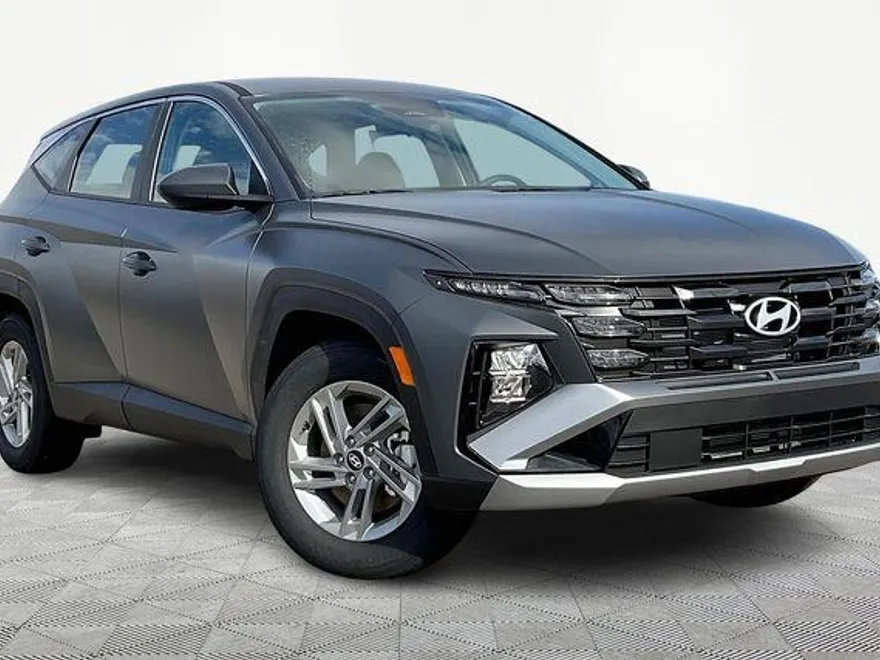 2025 Hyundai Tucson SE photo 1
