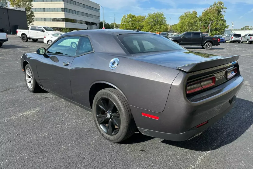 2021 Dodge Challenger SXT photo 1