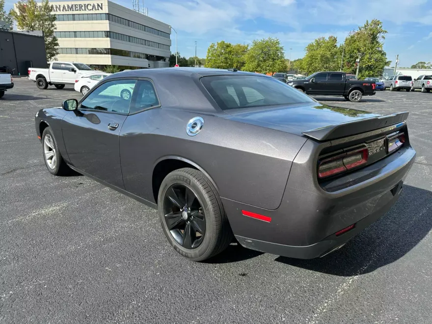 2021 Dodge Challenger SXT photo 1