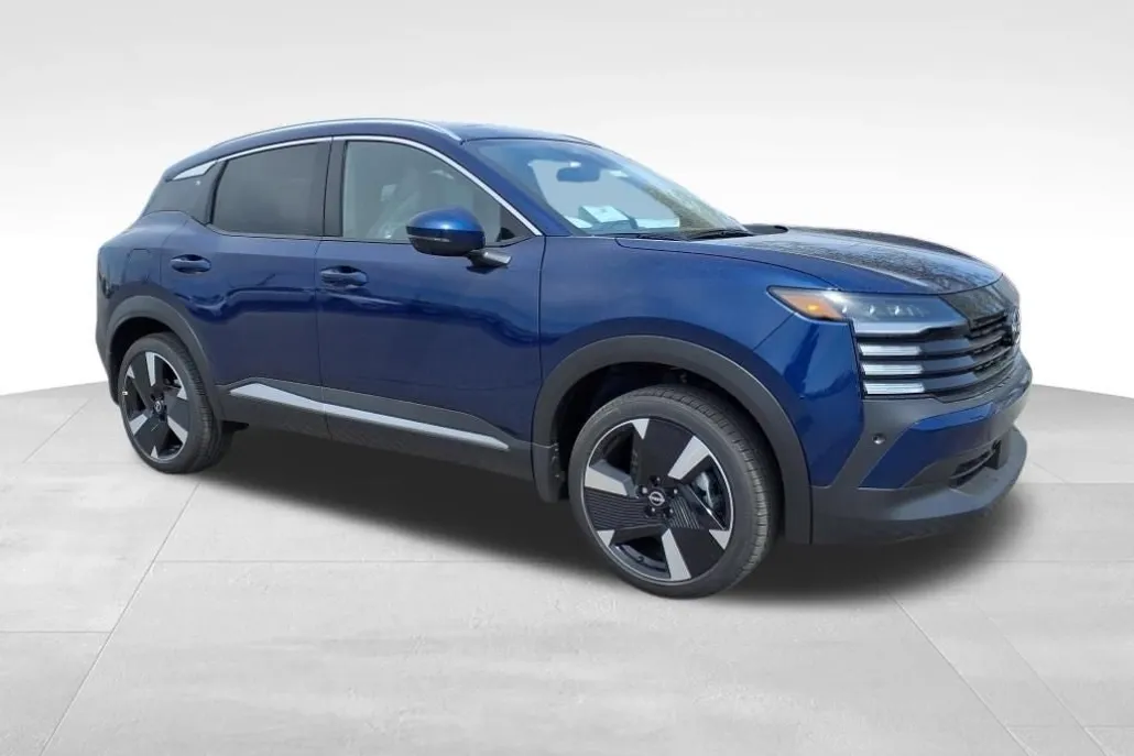 2025 Nissan Kicks SR photo 1