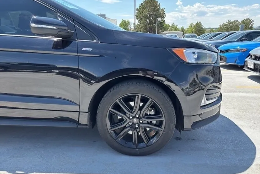 2020 Ford Edge ST photo 1