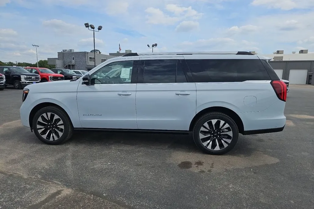 2025 Ford Expedition MAX Platinum photo 1
