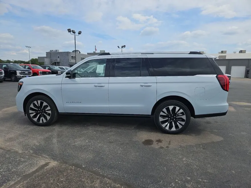 2025 Ford Expedition MAX Platinum photo 1