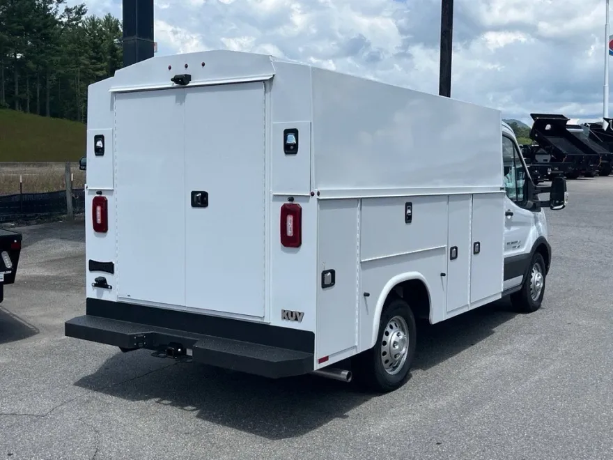 2024 Ford Transit Cutaway photo 1