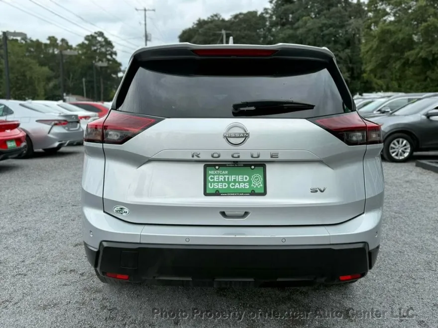2024 Nissan Rogue SV photo 1