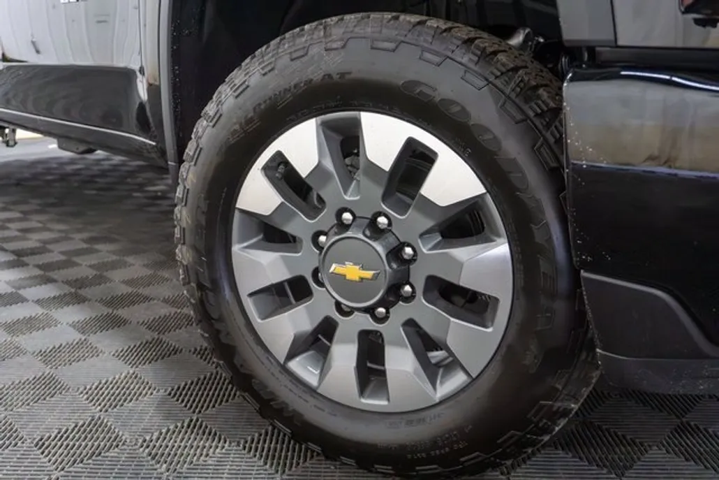 2025 Chevrolet Silverado 2500HD Custom photo 1