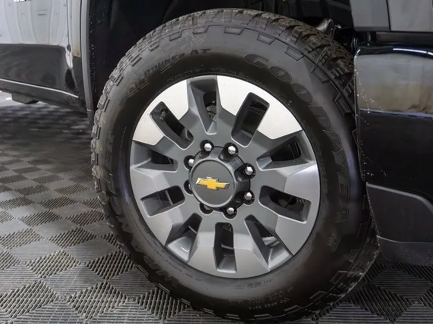 2025 Chevrolet Silverado 2500HD Custom photo 1