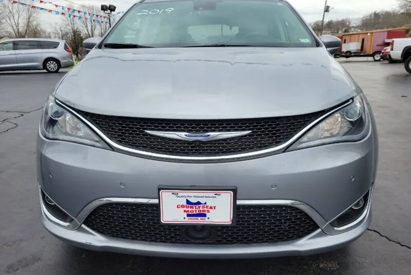 2019 Chrysler Pacifica Touring Plus photo 1