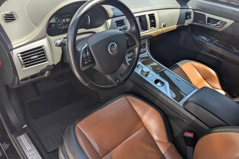 2013 Jaguar XF XFR photo 1