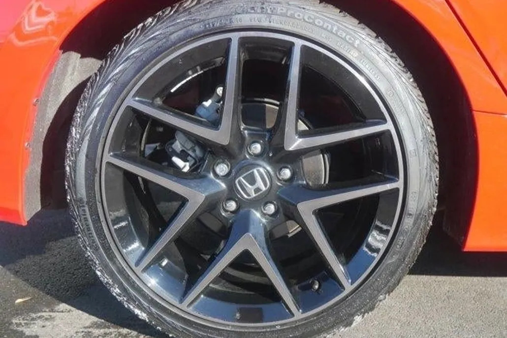 2024 Honda Civic Hatchback Sport Touring photo 1