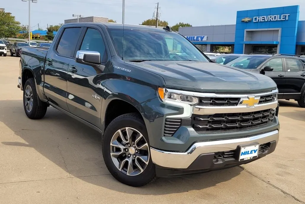 2025 Chevrolet Silverado 1500 LT photo 1