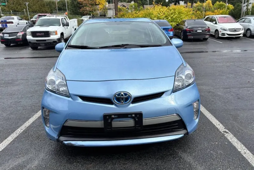2015 Toyota Prius Plug-in Hybrid photo 1