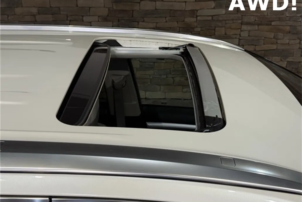 2017 Toyota Highlander SE photo 1