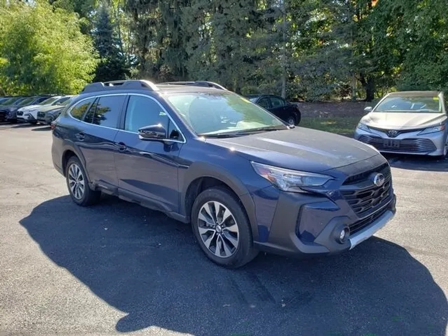 2023 Subaru Outback Limited photo 1