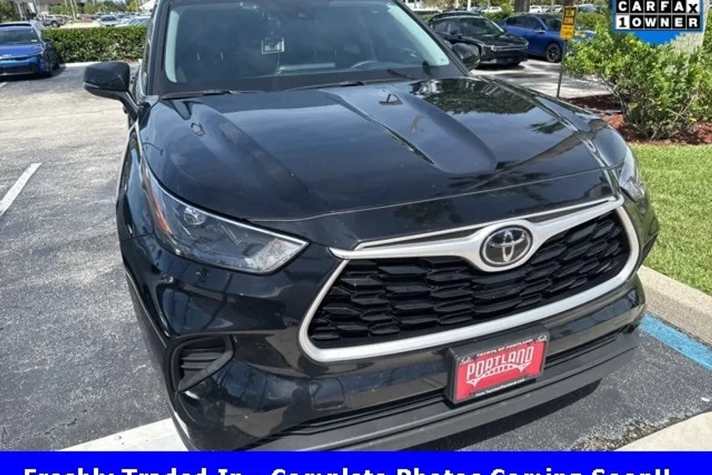 2023 Toyota Highlander L photo 1