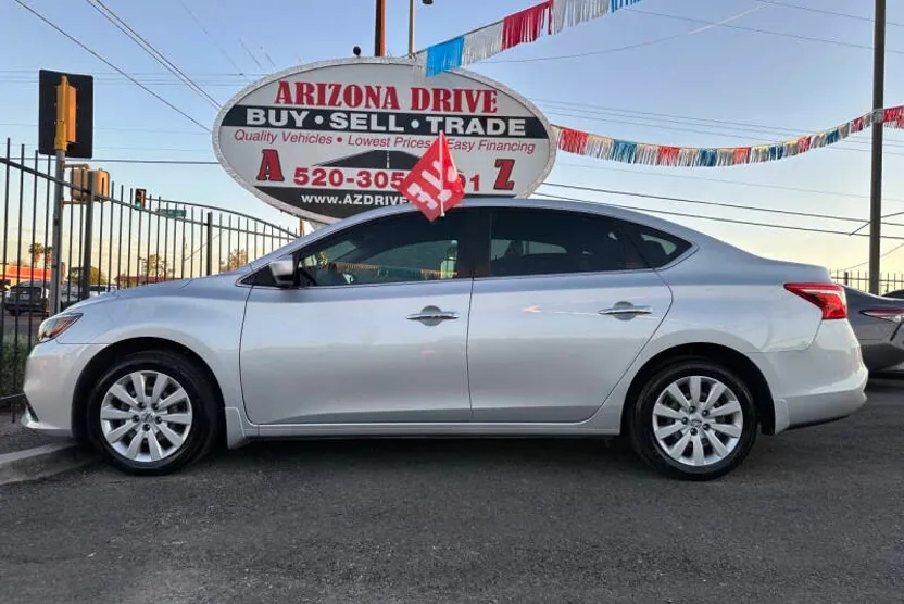 2016 Nissan Sentra S photo 1