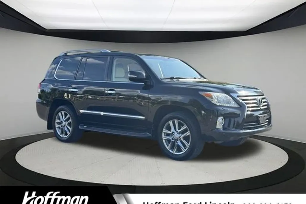 2013 Lexus LX 570 photo 1