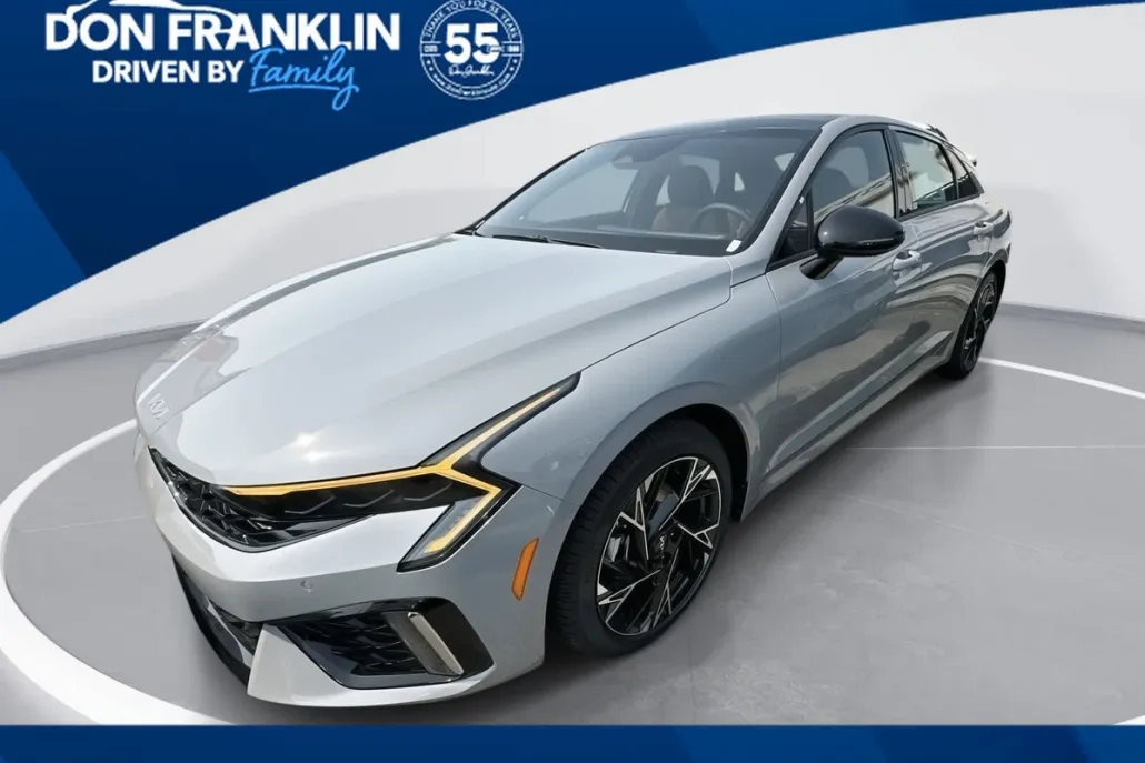 2025 Kia K5 GT-Line photo 1