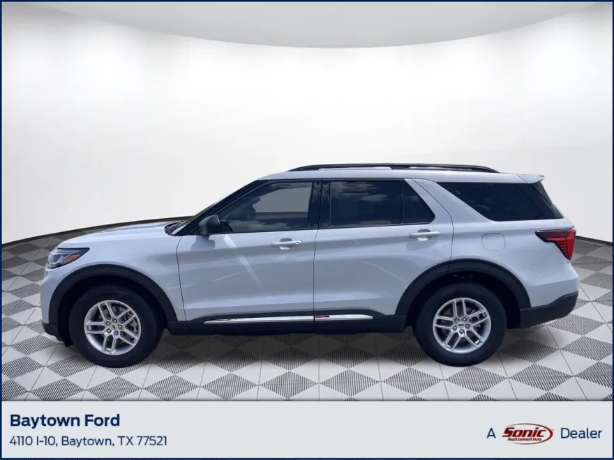2025 Ford Explorer photo 1