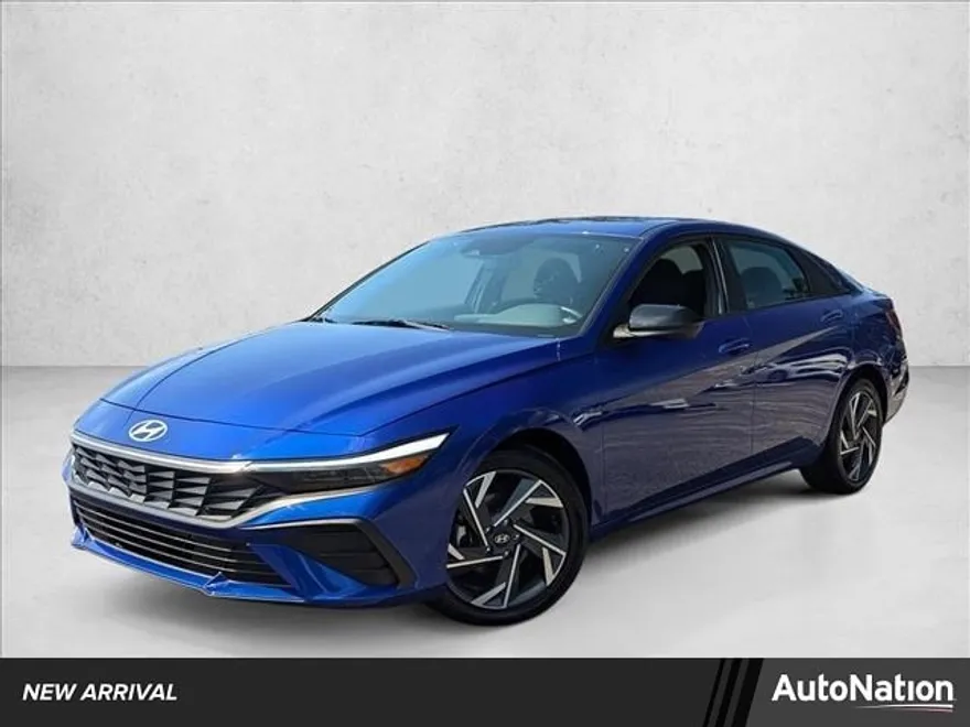 2025 Hyundai Elantra SEL Sport photo 1