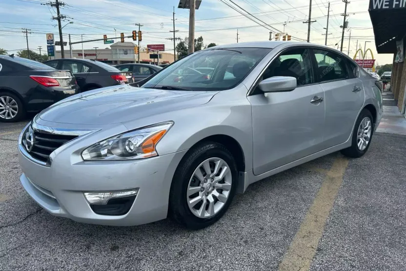 2015 Nissan Altima 2.5 photo 1
