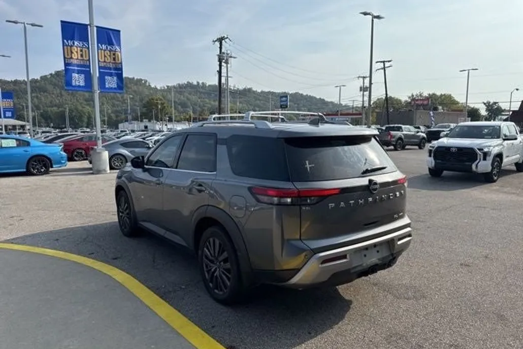 2022 Nissan Pathfinder SL photo 1
