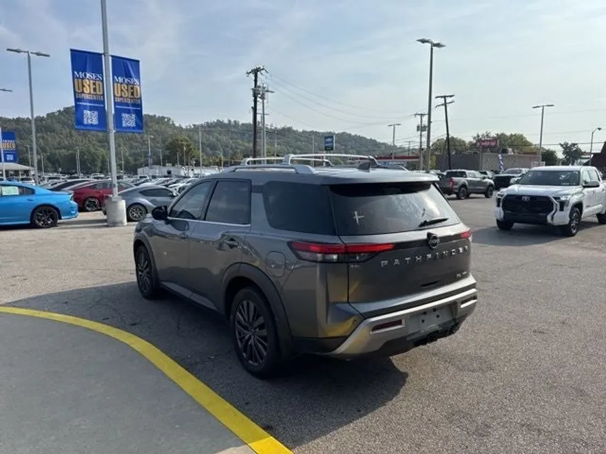 2022 Nissan Pathfinder SL photo 1