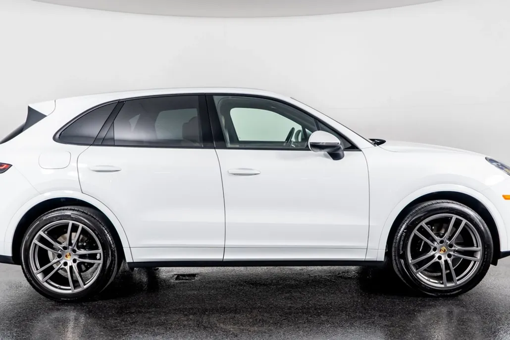 2022 Porsche Cayenne S photo 1