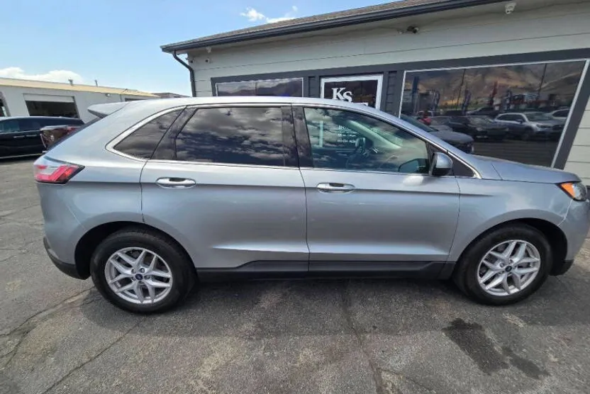 2021 Ford Edge SEL photo 1