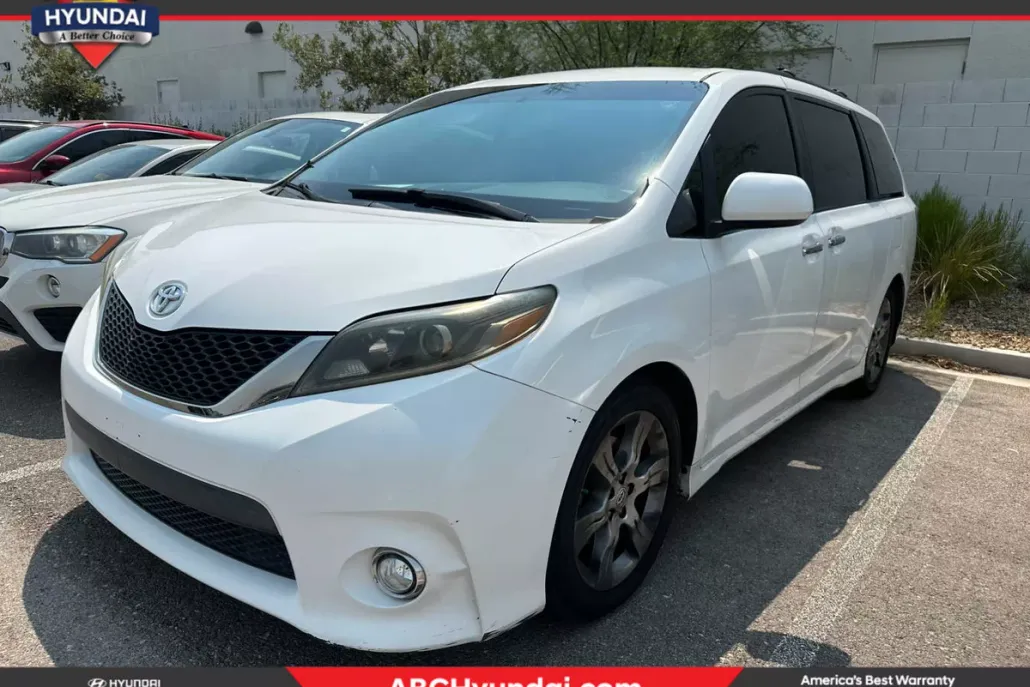 2015 Toyota Sienna SE photo 1