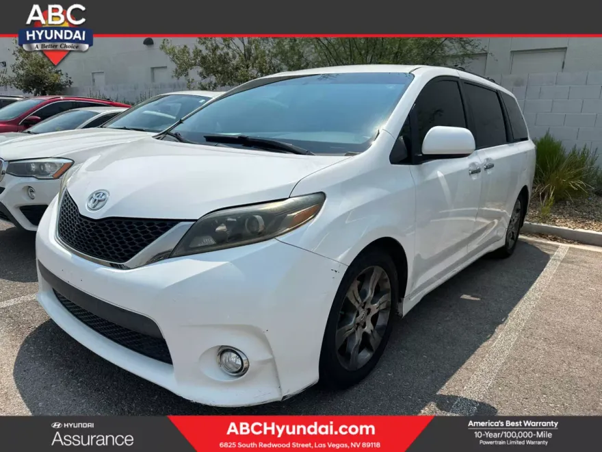 2015 Toyota Sienna SE photo 1