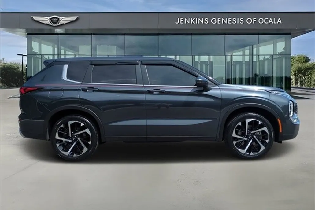 2024 Mitsubishi Outlander SE photo 1