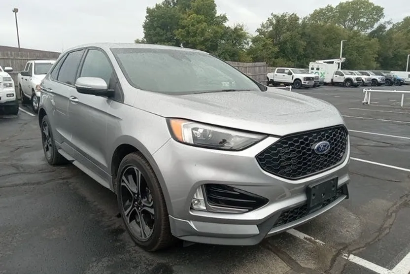 2020 Ford Edge ST photo 1